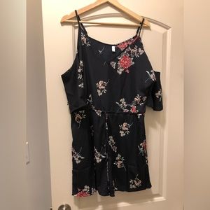 Dressfo Floral 🌺🌸 Romper with cold shoulder flowly sleeves